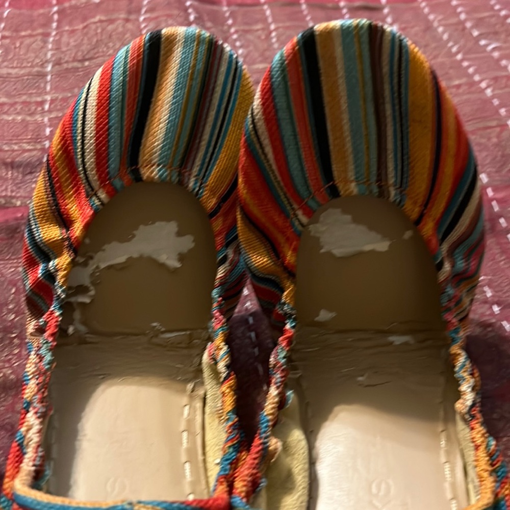 Tie a multi-colored flats. Only worn a couple of times